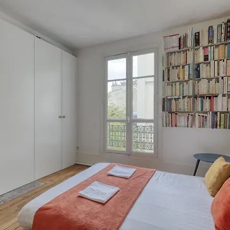 Breathtaking Flat With Balcony In St Germain Area Appartamento