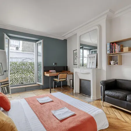 Appartamento Breathtaking Flat With Balcony In St Germain Area Parigi