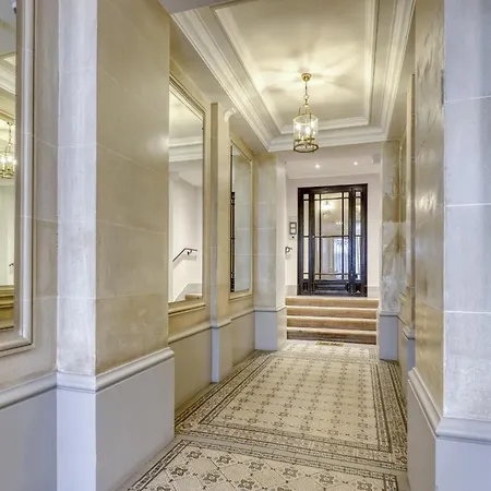 Breathtaking Flat With Balcony In St Germain Area Appartamento Parigi