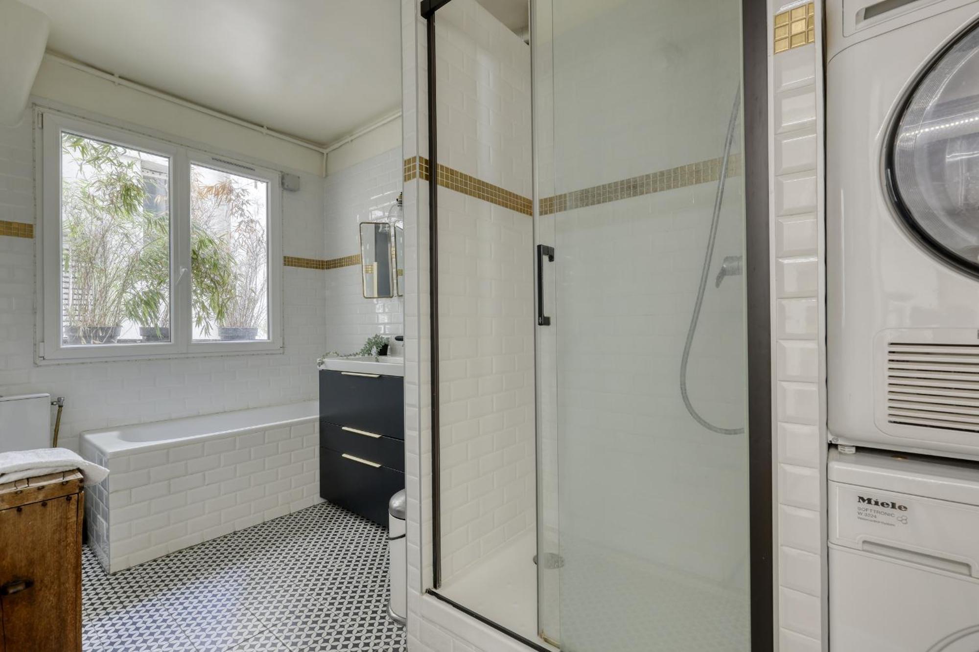 Breathtaking Flat With Balcony In St Germain Area Parigi