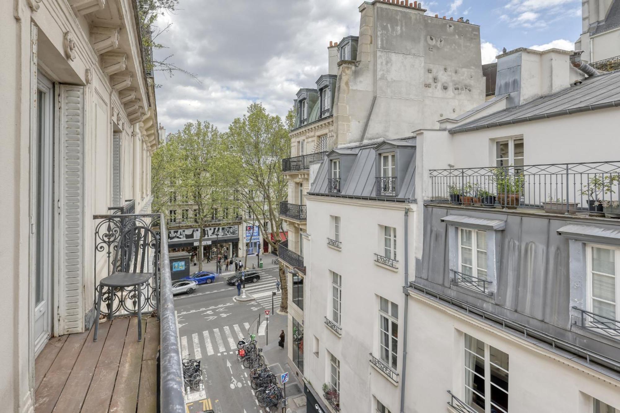 Breathtaking Flat With Balcony In St Germain Area Appartamento Parigi